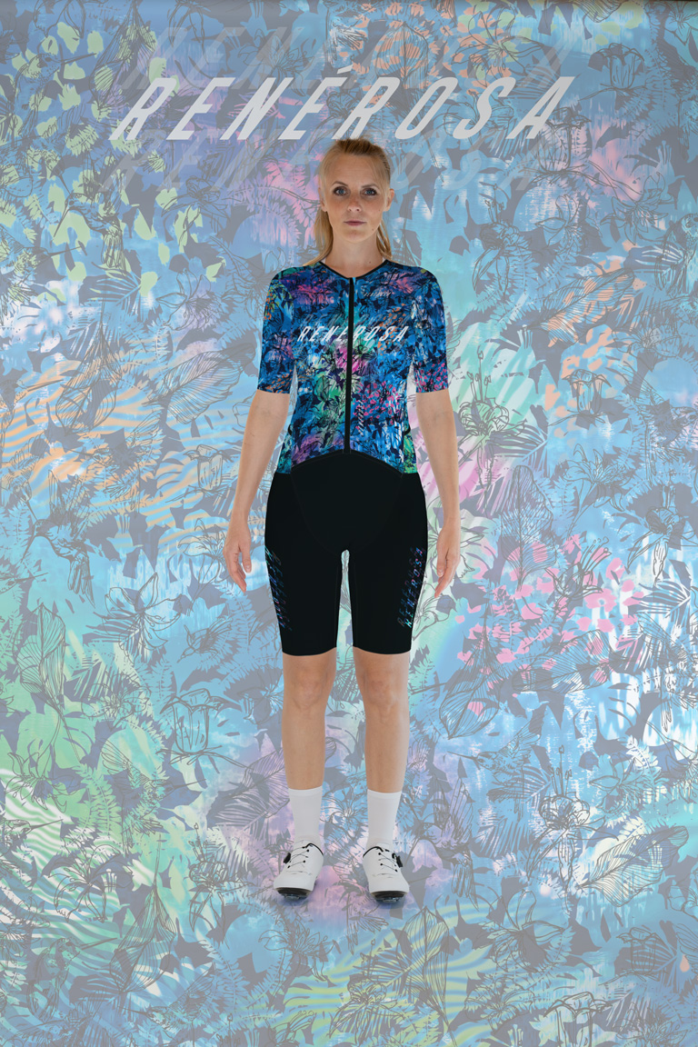 1790_2790_2777W_Aero_TriSuit_Damen_FrontDark_Fina_Floral_mitBacksadgrl